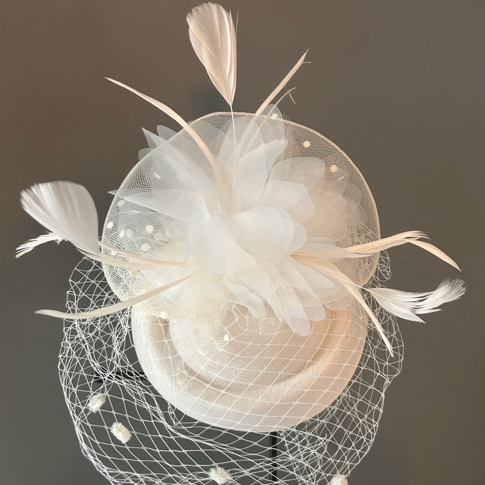 Elegant White Fascinator with Feathers